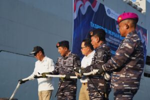 Pangkoarmada II Lepas KRI Makassar-590 Dalam Ekspedisi Rupiah Berdaulat 2025