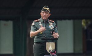 Pangdam V/Brawijaya Pimpin Upacara 17-an dan Berikan Penghargaan Prajurit Berprestasi 2025