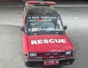 Ambulance FRPB Pamekasan Cabang Bangkalan Antar Jenazah dari Cargo Juanda ke Waru Pamekasan