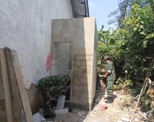 Koramil Socah Percepat Pembangunan MCK SDN Petaonan 1 Capai 85 Persen