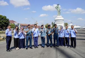 Pastikan ISIL Berjalan Sukses, Wakil Rektor II UHT Tinjau Kesiapan di KRI Bima Suci Koarmada II