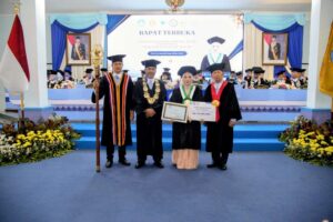 Kembangkan Biomaterial dari Kitosan, Prof Sularsih Dikukuhkan Jadi Guru Besar UHT