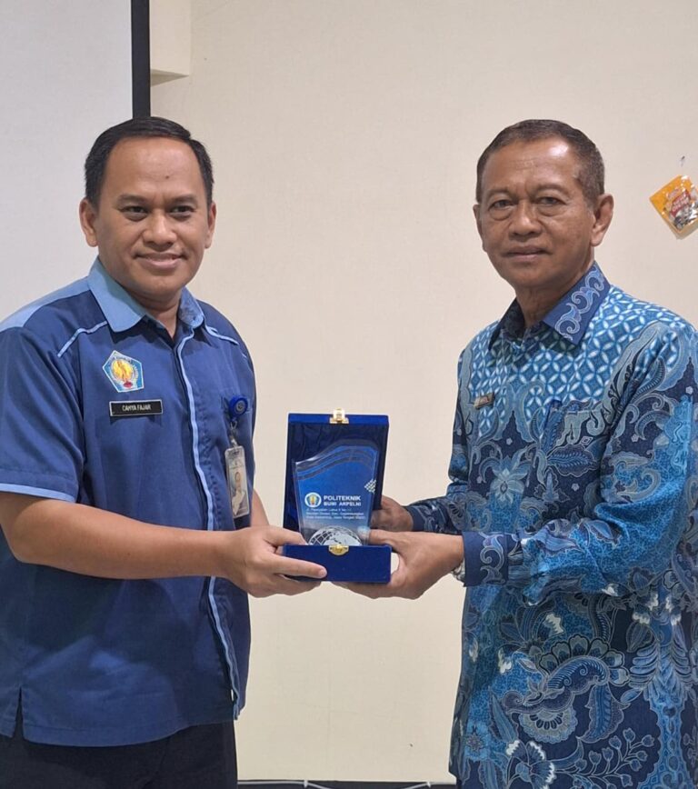 UHT Benchmarking Tata Kelola Asrama Taruna ke Dua Kampus Pelayaran di Semarang