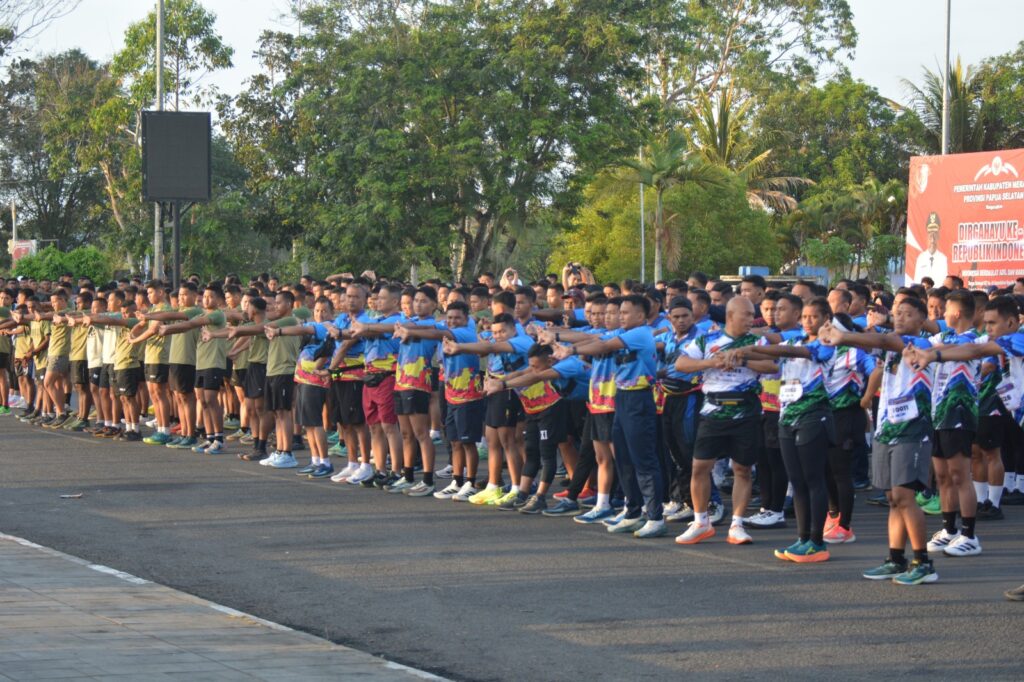 Semarak HUT TNI ke-81, Wadan Kodaeral XI Ikuti 5K Fun Run, Sinergi TNI-Polri dan Masyarakat Bergema di Merauke