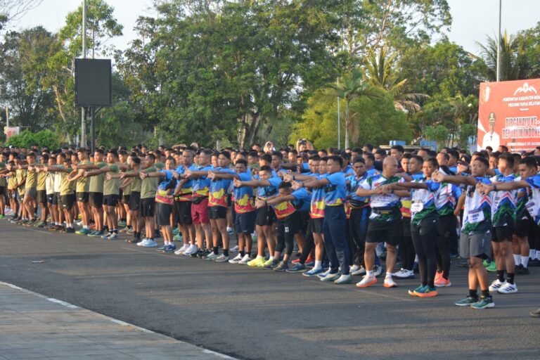 Semarak HUT TNI ke-81, Wadan Kodaeral XI Ikuti 5K Fun Run, Sinergi TNI-Polri dan Masyarakat Bergema di Merauke
