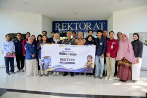 Rektor UHT Lepas Kontingen P2MW Menuju KMI Expo 2026 di Purwokerto